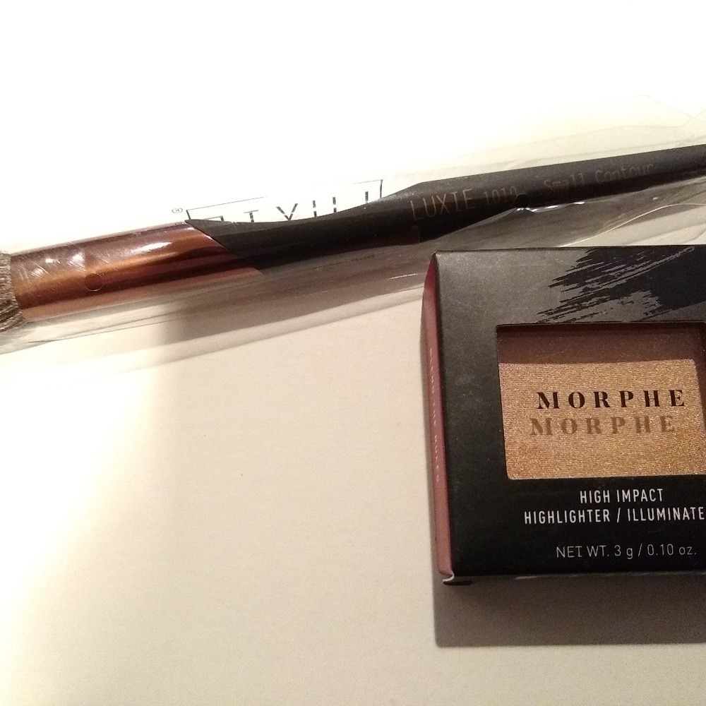 New + Unopened!  Highlighter and Brush Combo